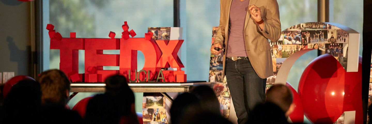 talking-with-impact-desmax479-3a